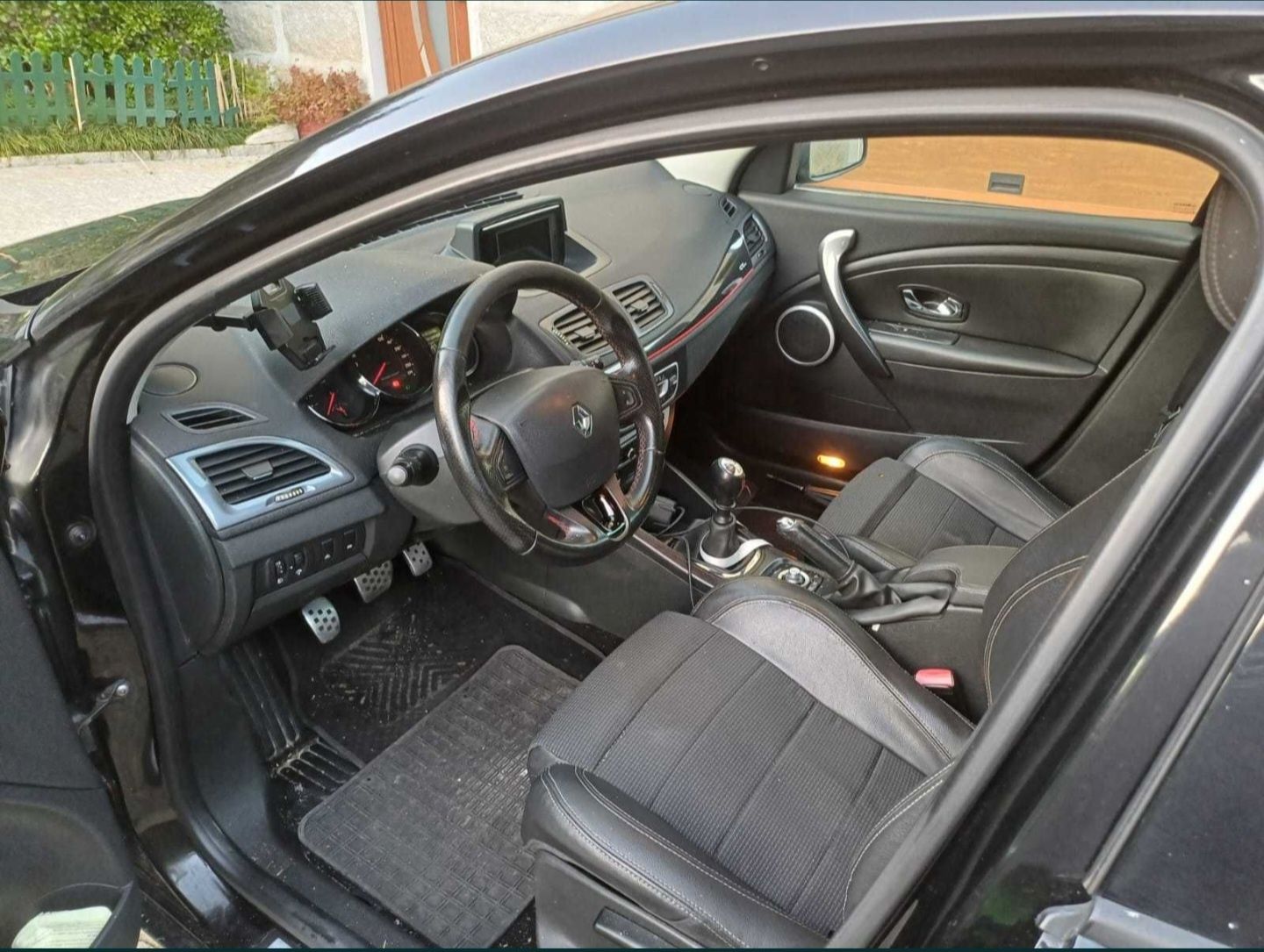Renault megane 3 GT line 1.5Dci 110 cv
08/20132
GPS
Bluetooth
Sensores