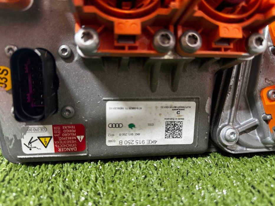 Модуль (ЕБУ) управління АКБ 4KE915250B Audi E-Tron