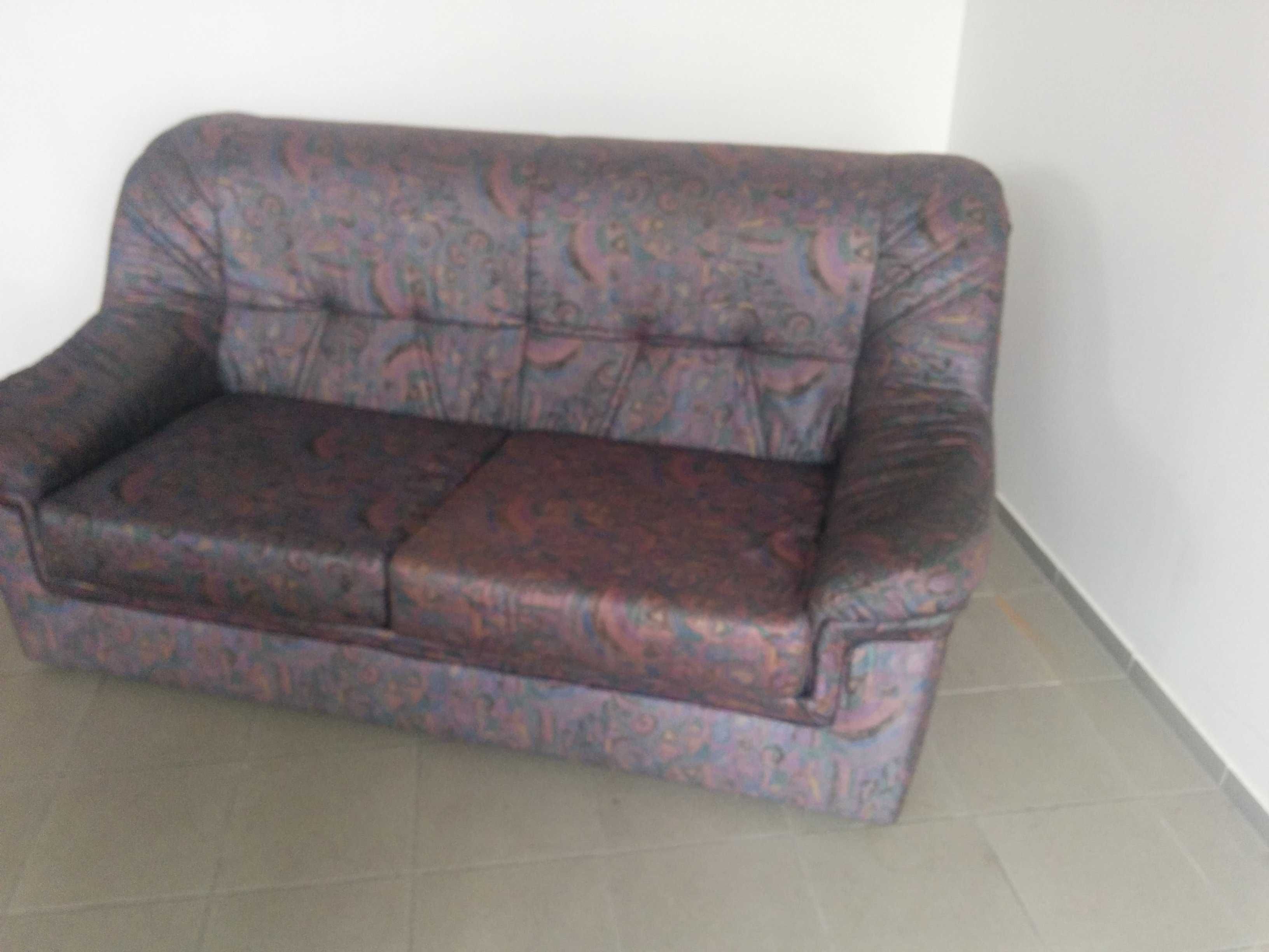 Conjunto de sofás e puffes
