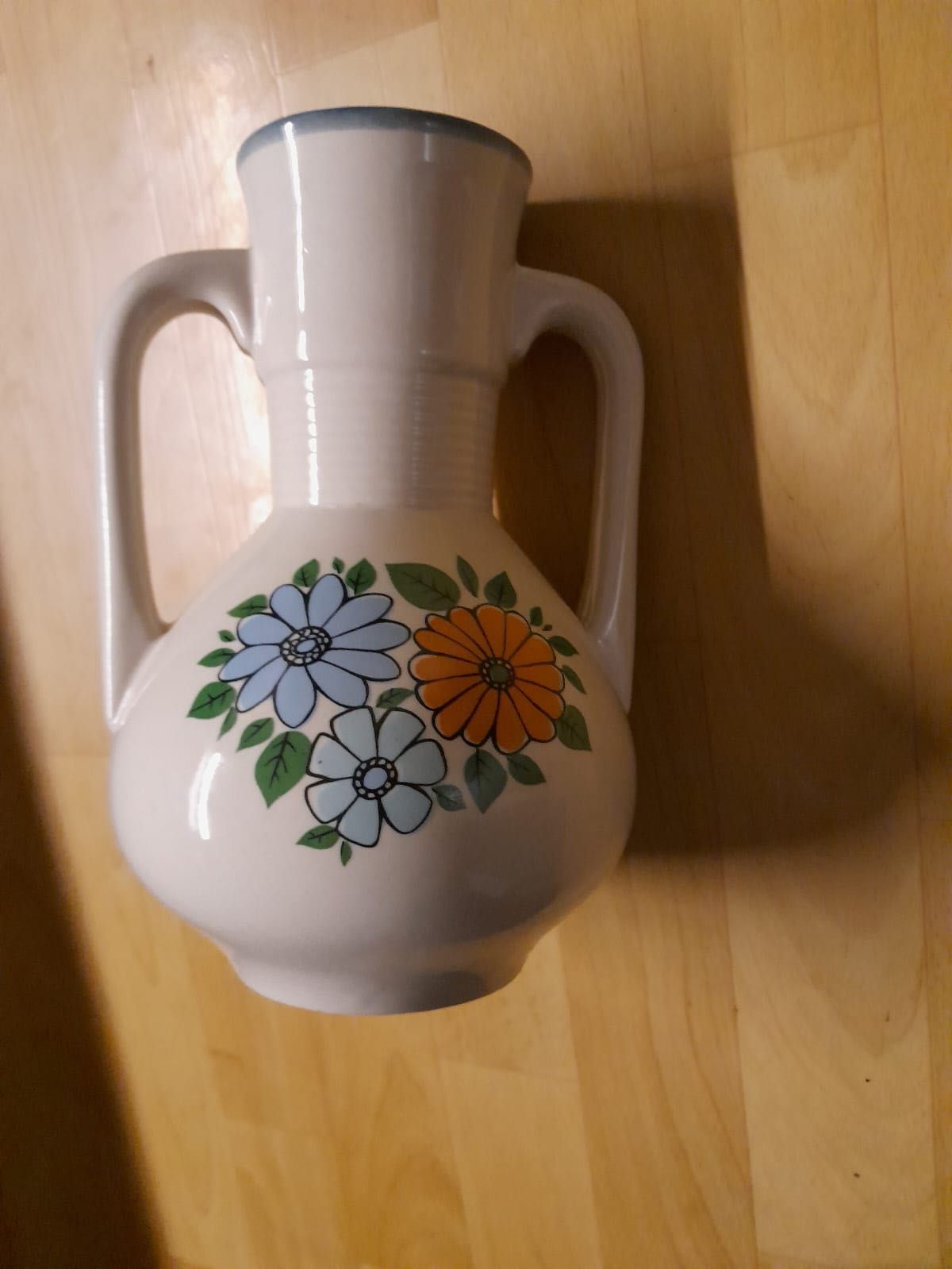 Porcelanowy wazon ozdobny