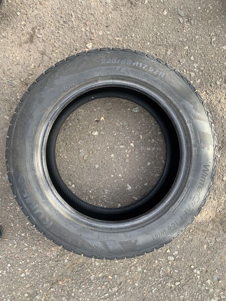 Пара зимней резины Kumho 225 55 R17