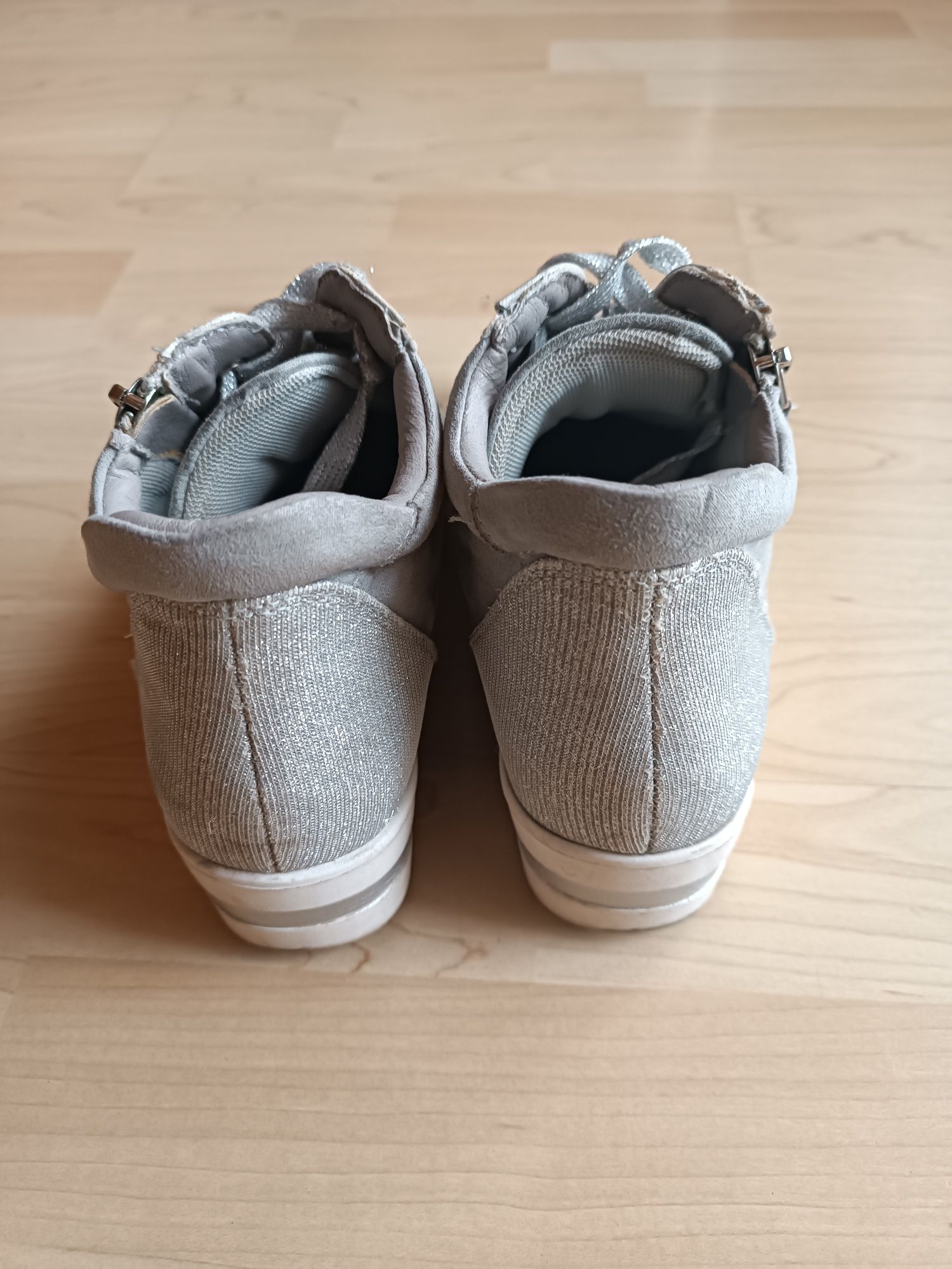 Buty trzewiki trampki koturn szaro srebrne rozm 38 CCC