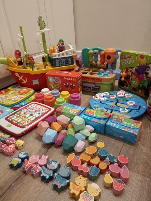 Пазли різні, дерев'яні, fisher price, іграшки