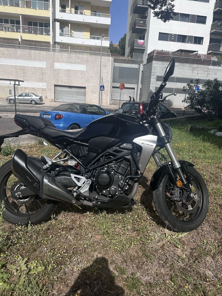 Honda cb 300r preta