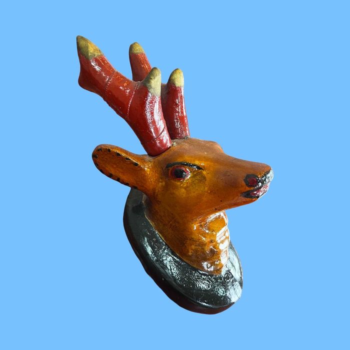 Ręcznie malowana figurka jelenia/renifera – gips