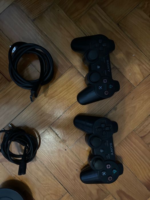 PS3 + 2 Comandos + 6 Comandos de movimento + Estação de carregamento