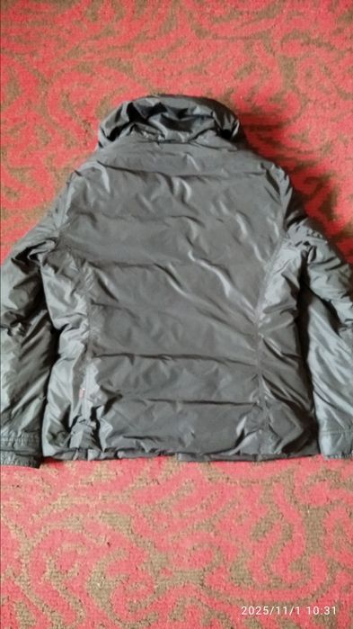 Две женские куртки бесплатно