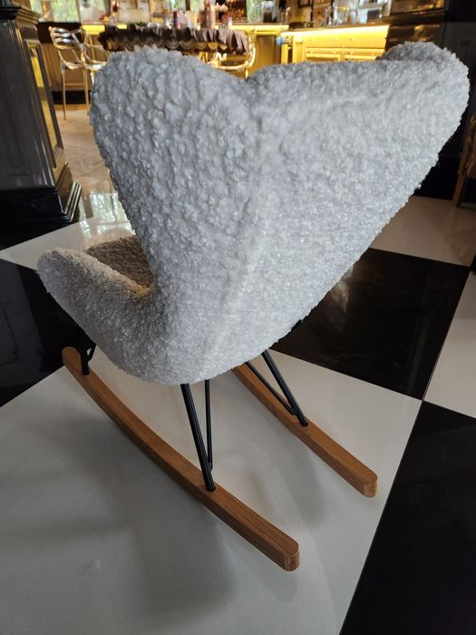 Fotelik na biegunach, Miloohome, tkanina boucle.