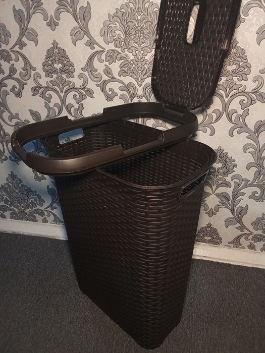 Кошик для білизни Curver Natural Style, та інші ящики і коробки.