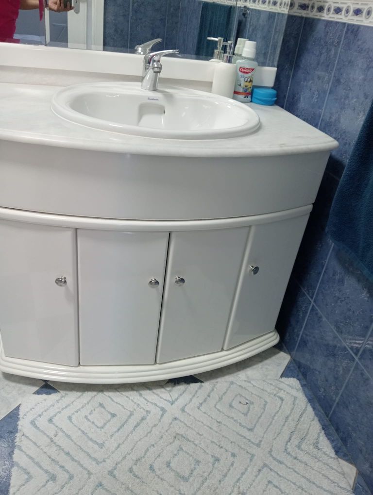 Movel casa de banho com lavatório