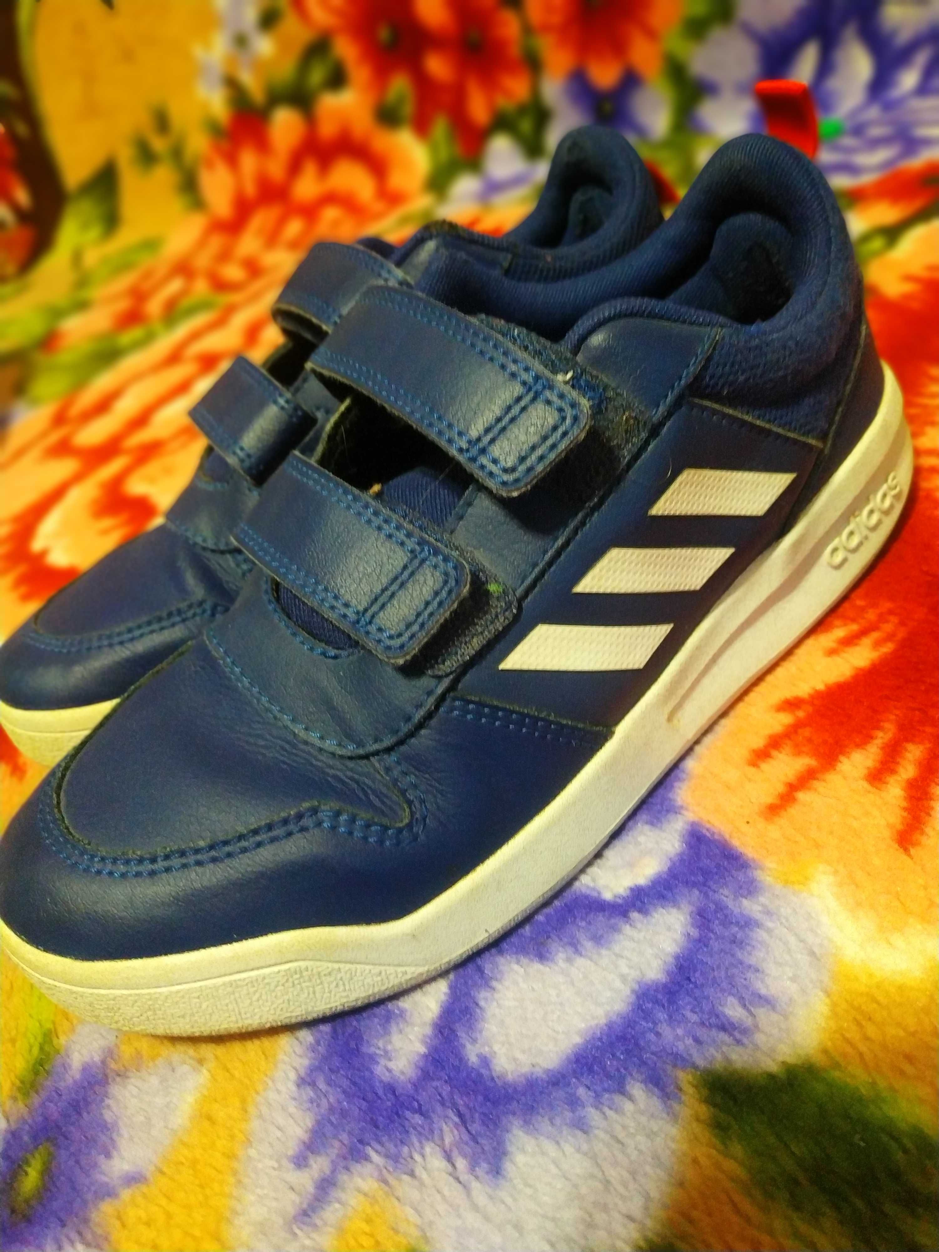 Кросовки adidas  темно синии