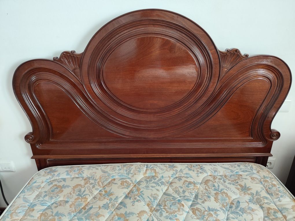 Cama de Casal estilo antigo