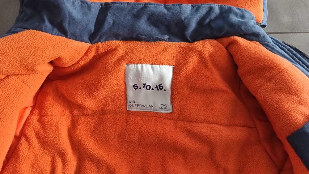 Kurtka niebieska ocieplana 122 cm