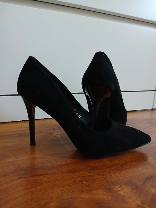 Туфлі жіночі в замші.