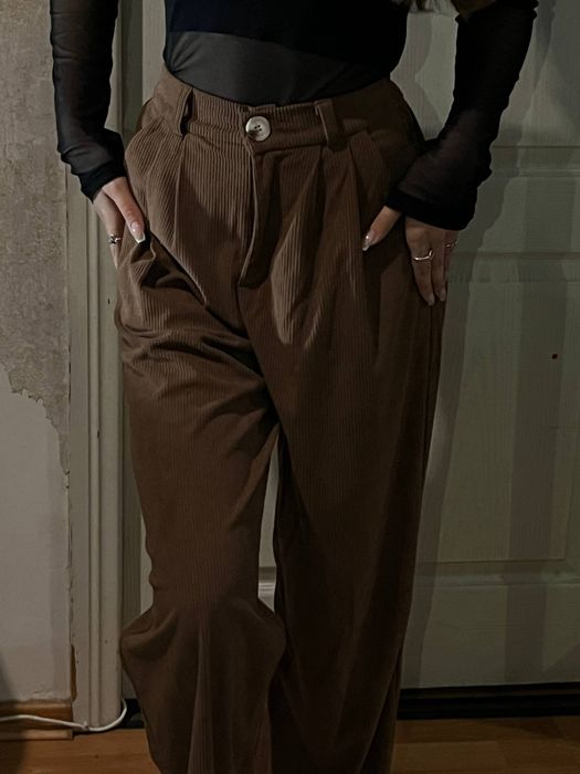 Штани в рубчик і кофтинка в сітку