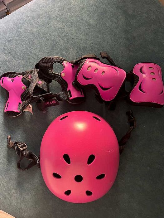 Zestaw ochraniaczy i kask