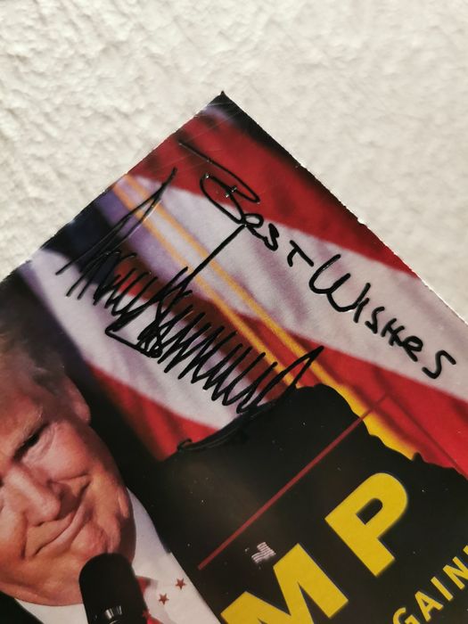 Открытка с подлинным автографом Дональда Трампа