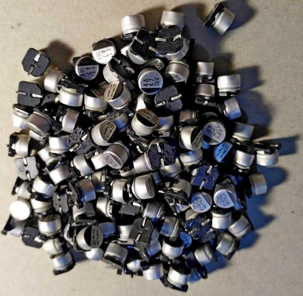 конденсаторы smd 10х16в  1500 шт по 50 коп за штуку