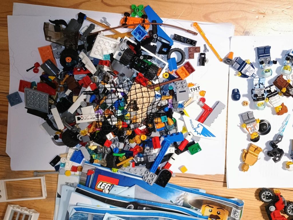 LEGO City ponad 6 zestawów, ponad 20 figurek i instrukcji, CAŁOŚĆ