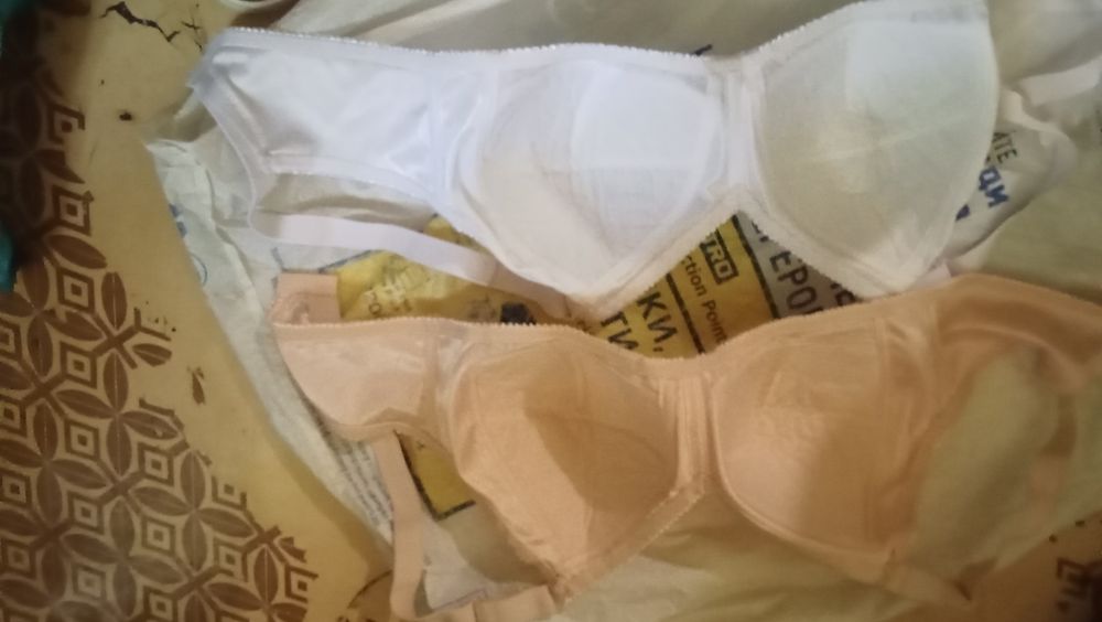 Белый и бежевый бюстгальтеры и оригинал adidas спортивный костюм