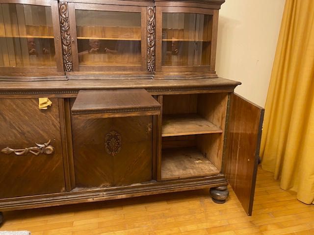 dębowy kredens - bufet w dobrym stanie