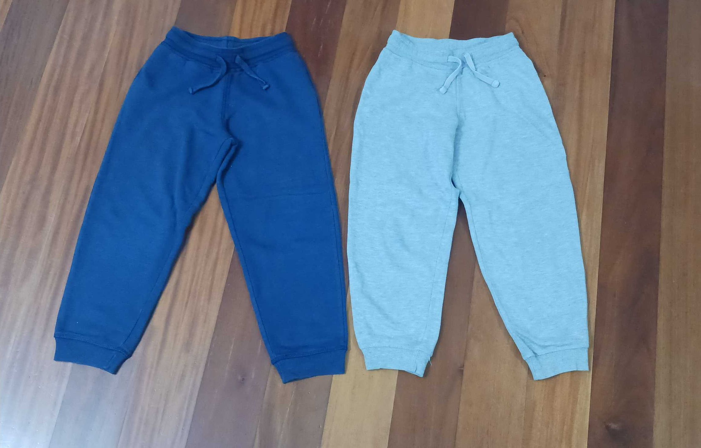 Conjunto de 4 calças de treino para criança - 4/5 anos