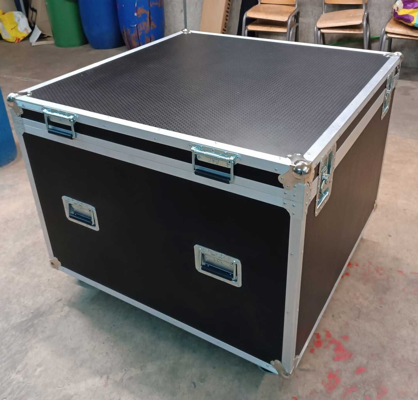 flightcase (97x97x67cm)