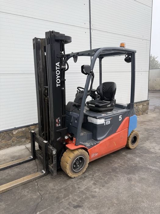 Toyota 8FBMT18 TRIPLEX 4.70 m Elektryk pod obrotnice