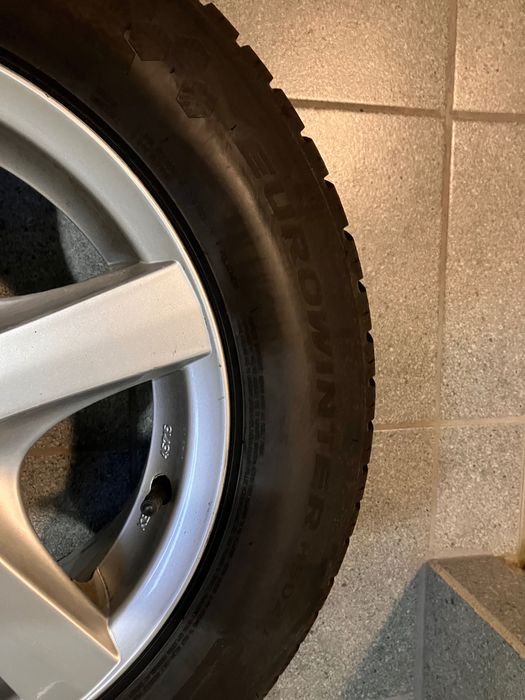 Opony zimowe Falken z felgami 195/65 r.15
