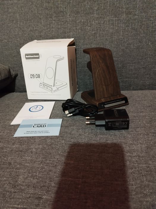 Stacja ładująca 3w1, Apple Watch i iPhone z zegarem