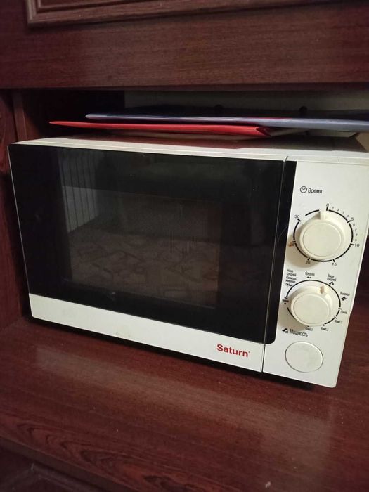 Мікрохвильова піч.