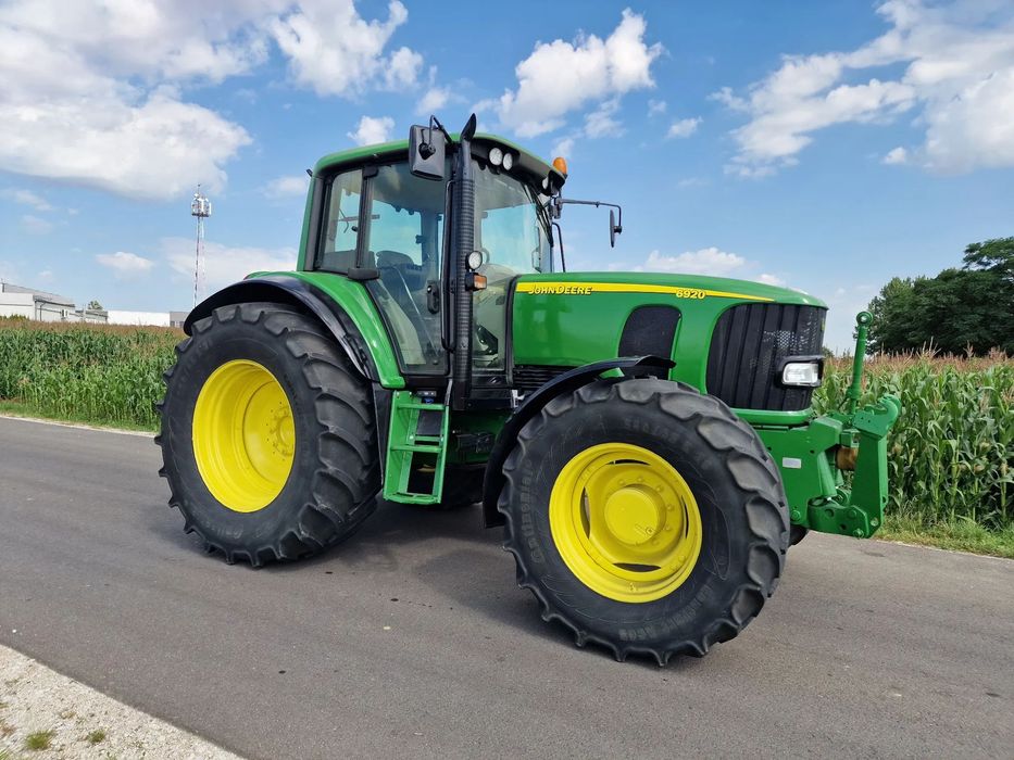 John Deere 6920
