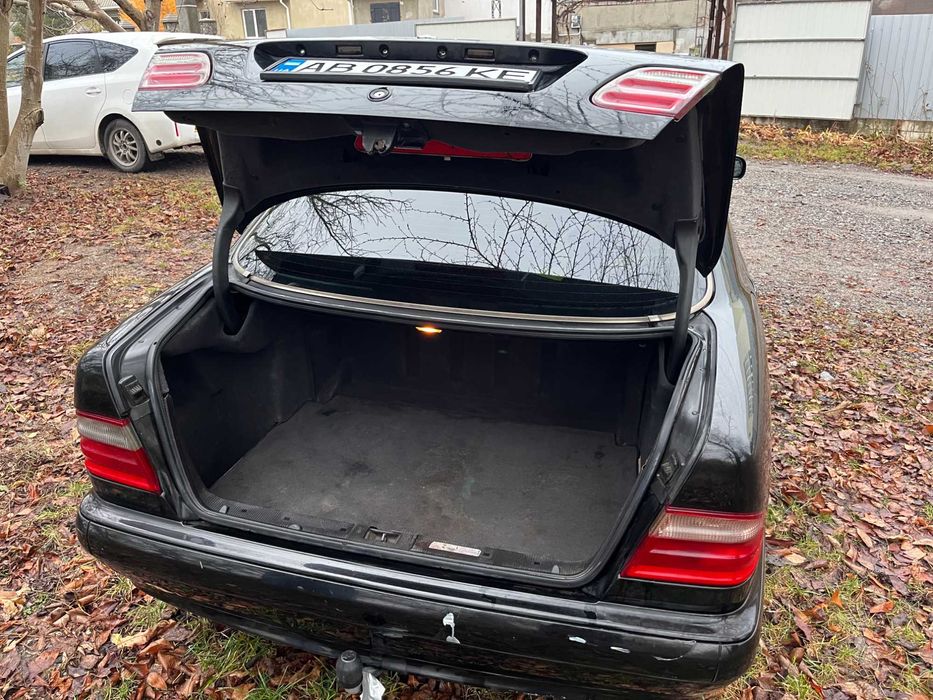 Mercedes E200 (W210) 2.0 л, газ/бензин, автомат