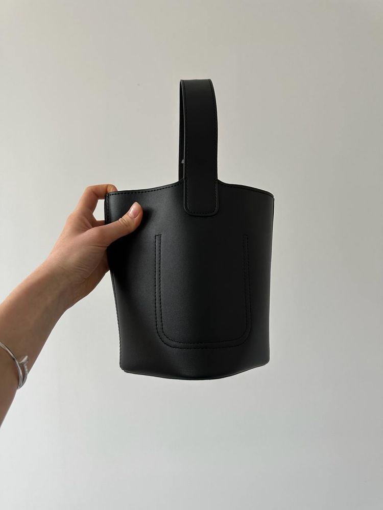 Torebka Loewe Mini Pebble Bucket Bag in Smooth Calfskin Black