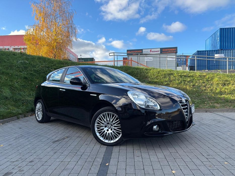 Alfa Romeo Giulietta automat 2*kola LED navi