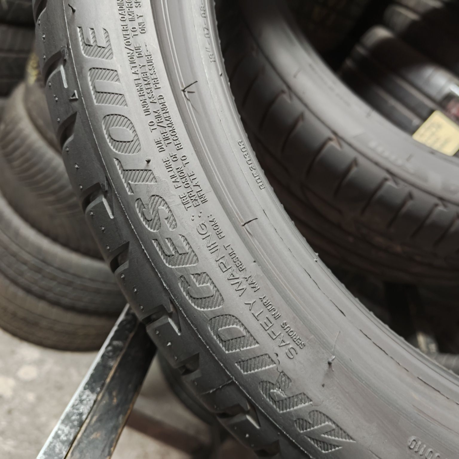 235/40/19 XL Sprzedam parę opon letnich Bridgestone