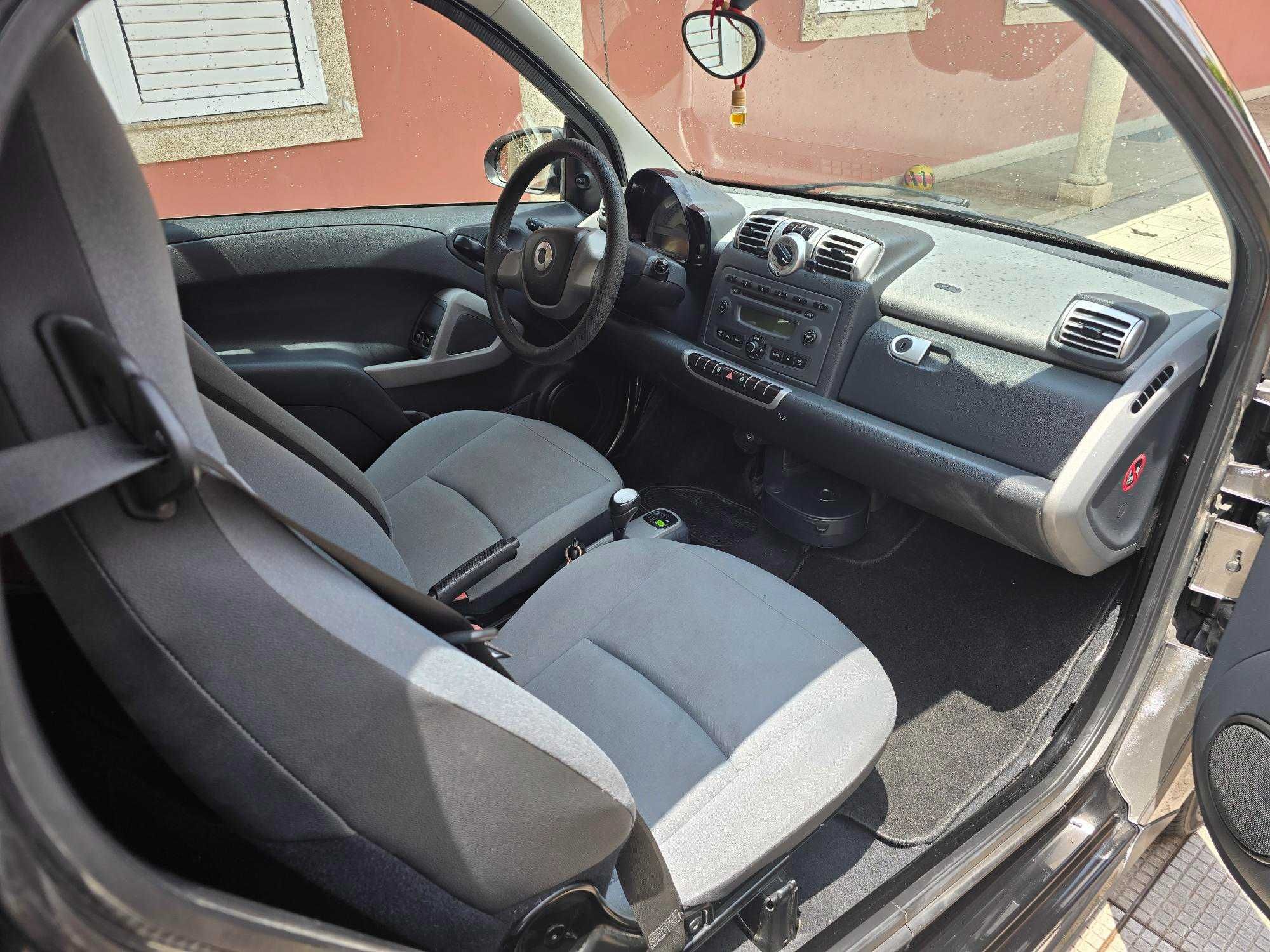 Vendo SMART FORTWO COUPÉ 2010 excelente estado