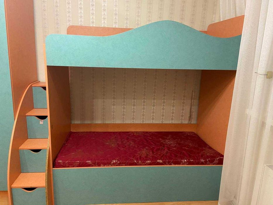 Продам меблі в дитячу спальню