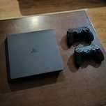PS4 Slim 500GB + 2 Comandos Originais  
Vendo ou Aceito Trocas!