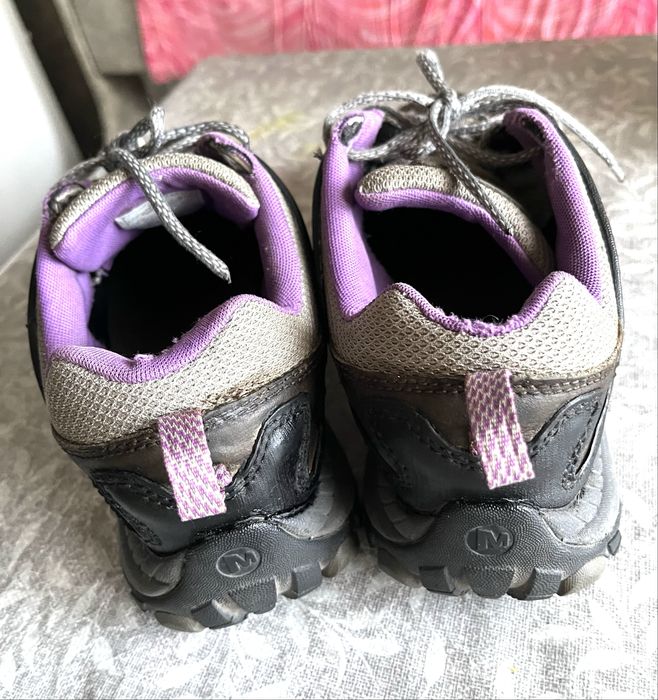 Фірменні кросівки 39- й продаю по ненадобності