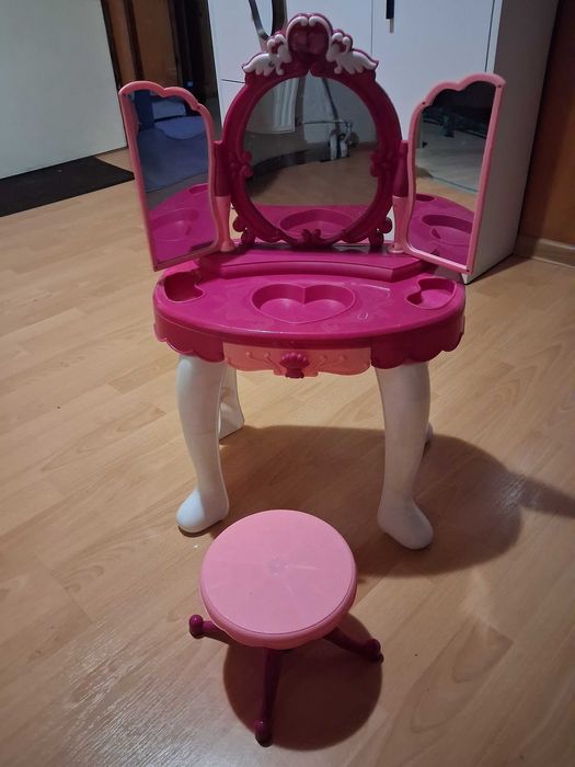 Toaletka dla dziewczynki