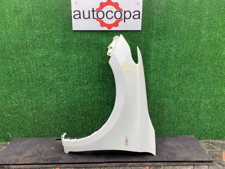 Крило переднє ліве Mitsubishi L200 2015-2019