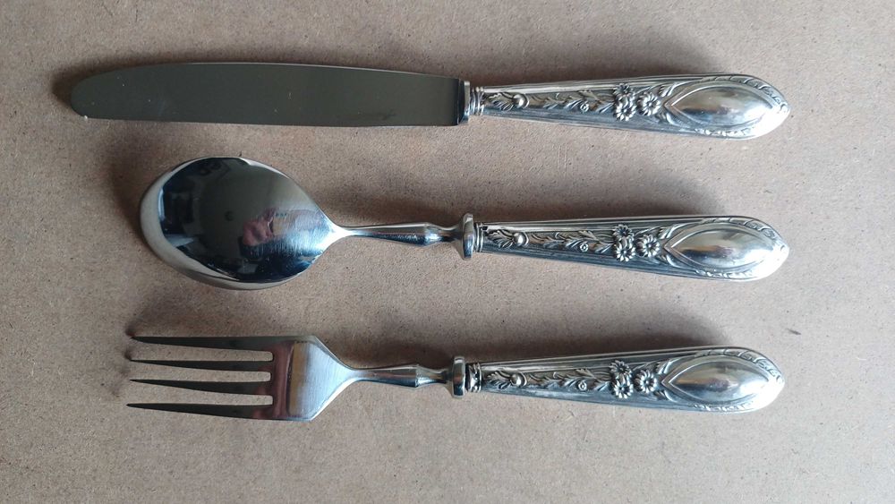 Talheres de prata portuguesa, contrastada.