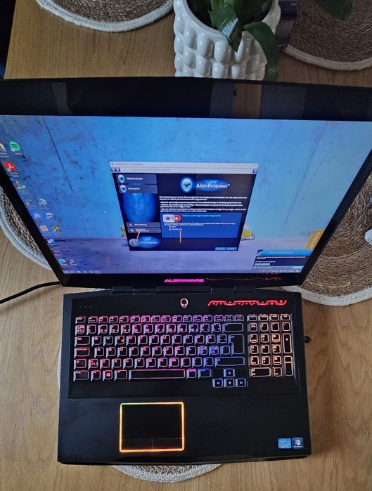 Laptop Gamingowy Alienware M17xR4 - Idealny do gier i pracy!