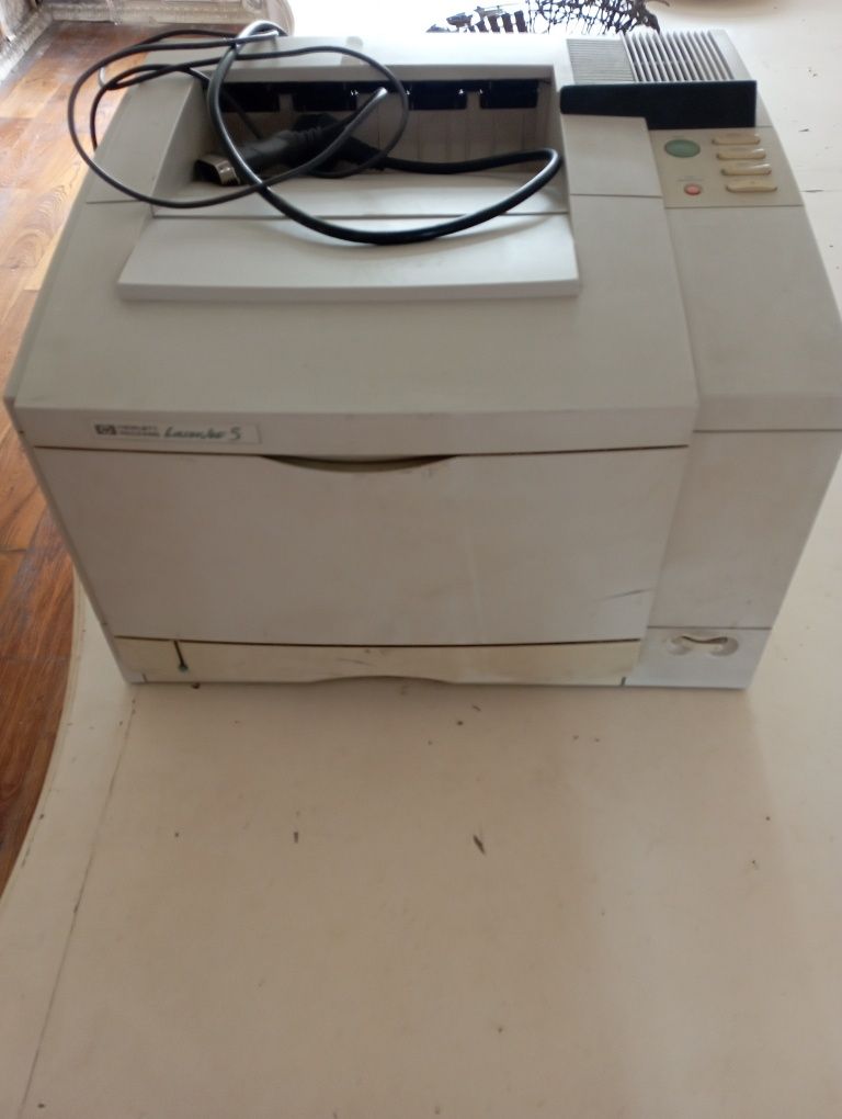 Продам принтер б/у LaserJet5