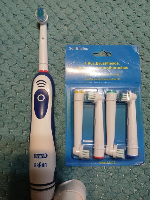 Электрическая зубная щётка BRAUN Oral-B