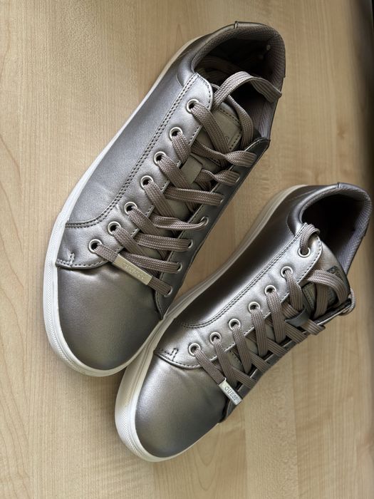 Продам Кеди Guess