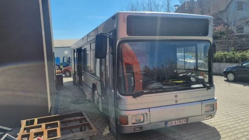 MAN  Do sprzedania Autobus MAN NL 202, pojazd specjalny - garderoba