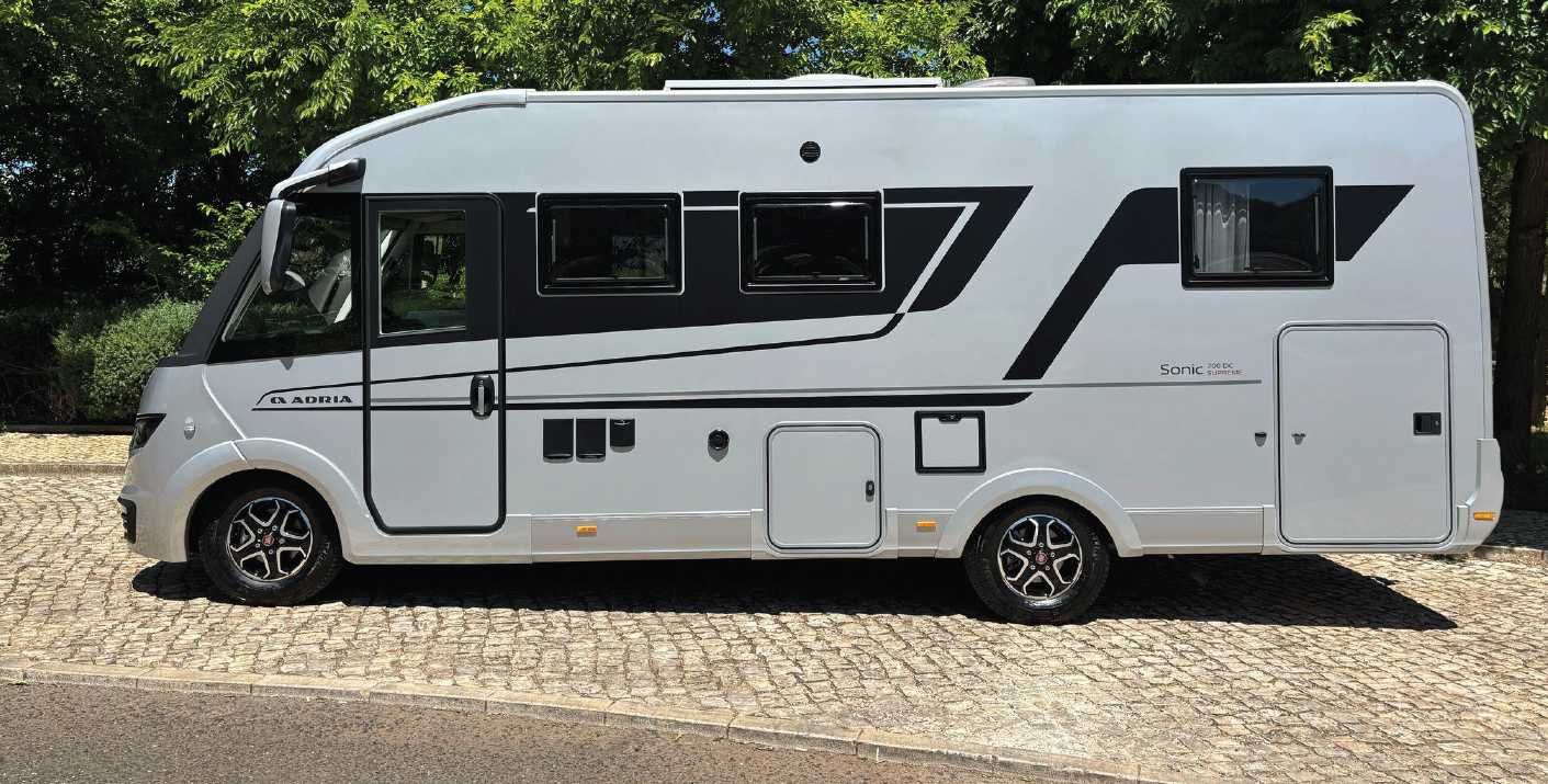 Vende-se Autocaravana Adria Sonic Plus DL semi-nova
