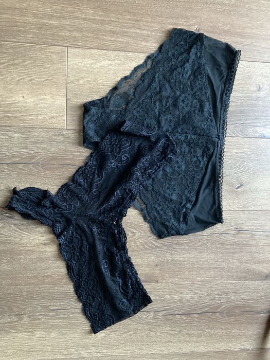 Zestaw czarnych koronkowych majtek XL